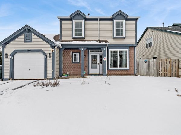 220 Pinehurst Drive, Mundelein, IL 60060