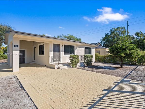 811 NW 115th St, Miami, FL 33168