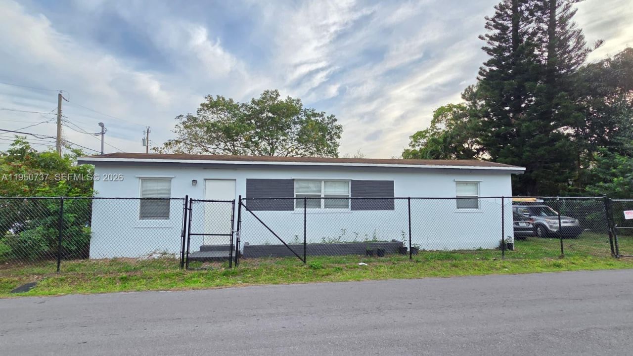 1430 NW 7th St, Fort Lauderdale, FL 33311 Photo