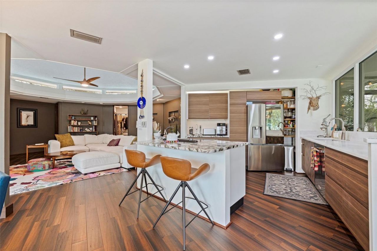 7117 Sunshine Drive S, Saint Petersburg, FL 33705 Photo