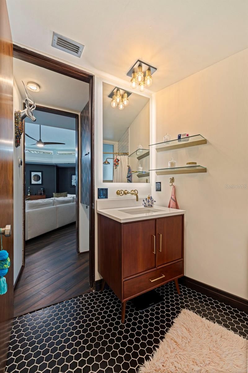 7117 Sunshine Drive S, Saint Petersburg, FL 33705 Photo