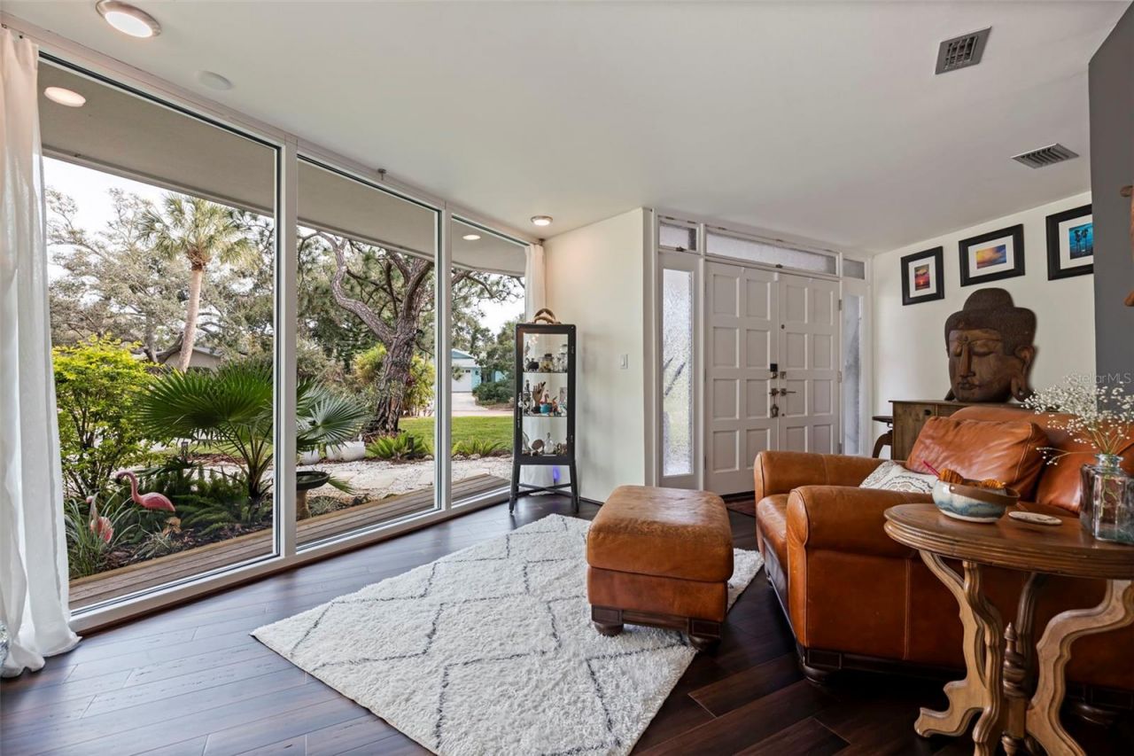 7117 Sunshine Drive S, Saint Petersburg, FL 33705 Photo