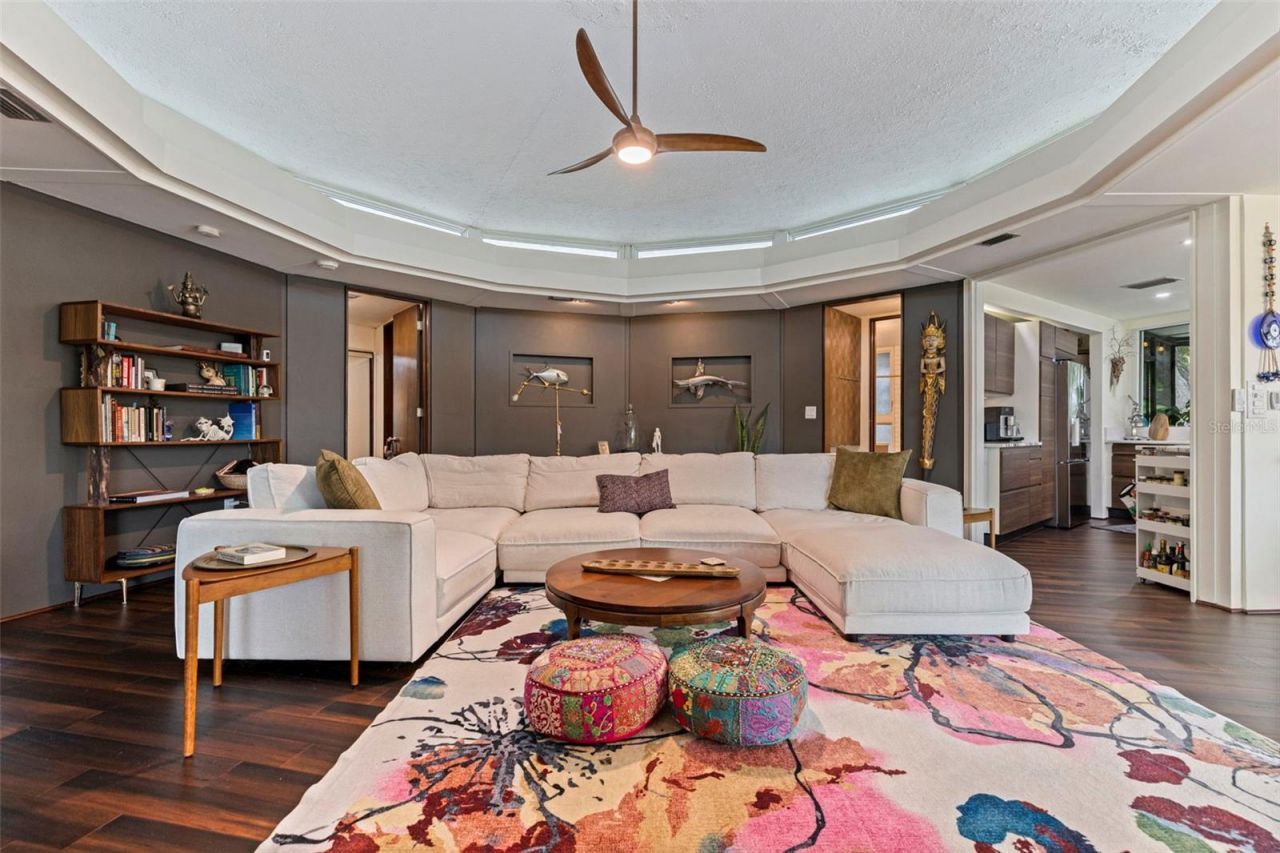 7117 Sunshine Drive S, Saint Petersburg, FL 33705 Photo