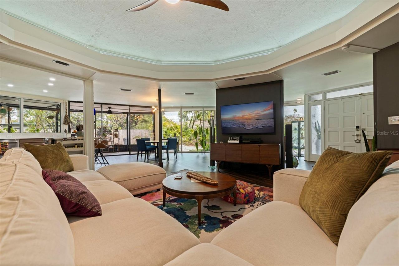 7117 Sunshine Drive S, Saint Petersburg, FL 33705 Photo