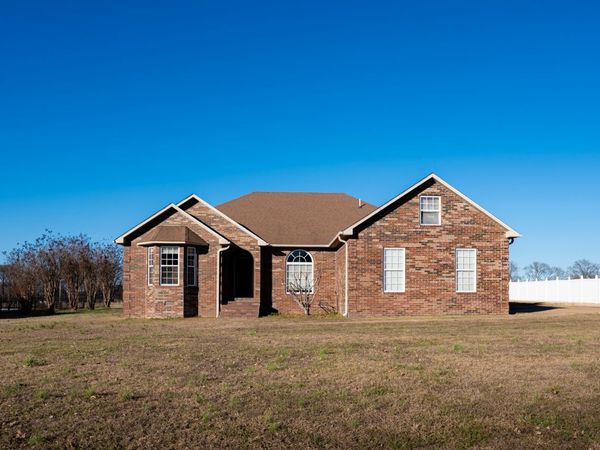 109 Oak St, Martin, TN 38237