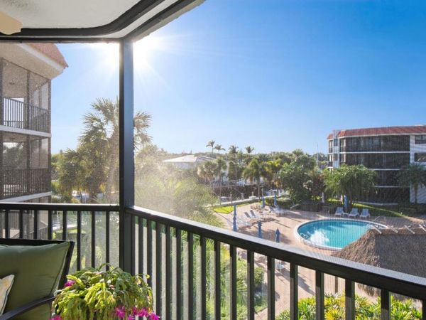 800 Jeffery Street, Unit 303, Boca Raton, FL 33487