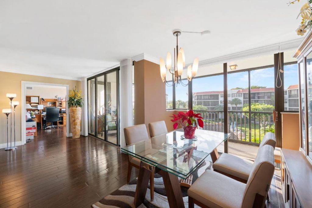 800 Jeffery Street, Unit 303, Boca Raton, FL 33487 Photo