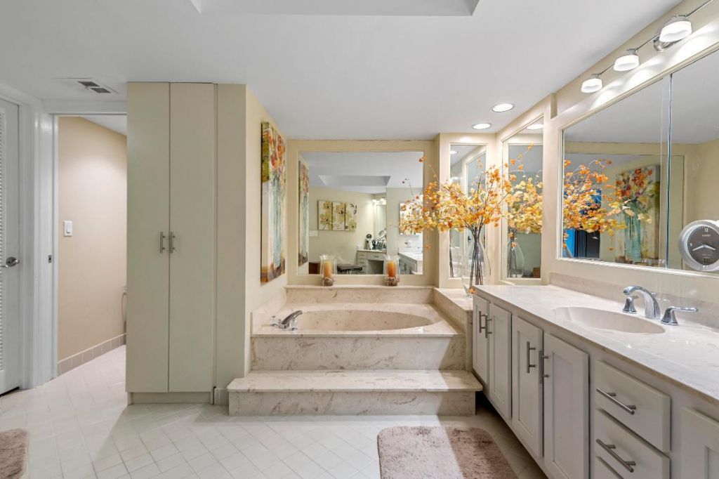 800 Jeffery Street, Unit 303, Boca Raton, FL 33487 Photo