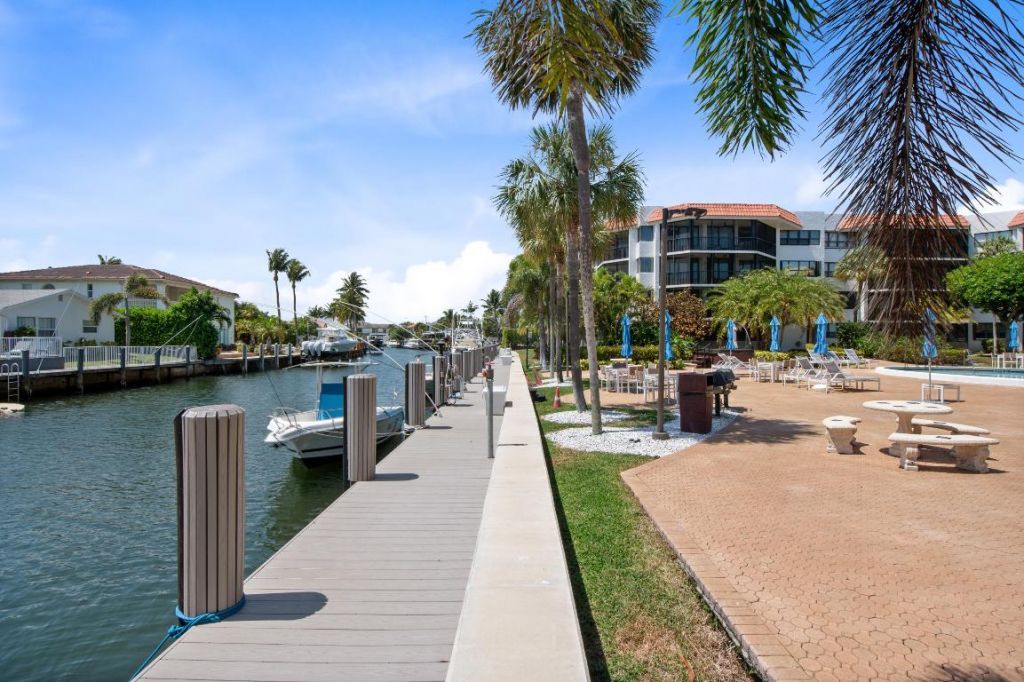 800 Jeffery Street, Unit 303, Boca Raton, FL 33487 Photo