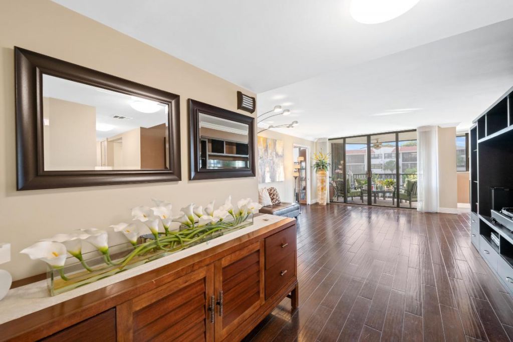 800 Jeffery Street, Unit 303, Boca Raton, FL 33487 Photo