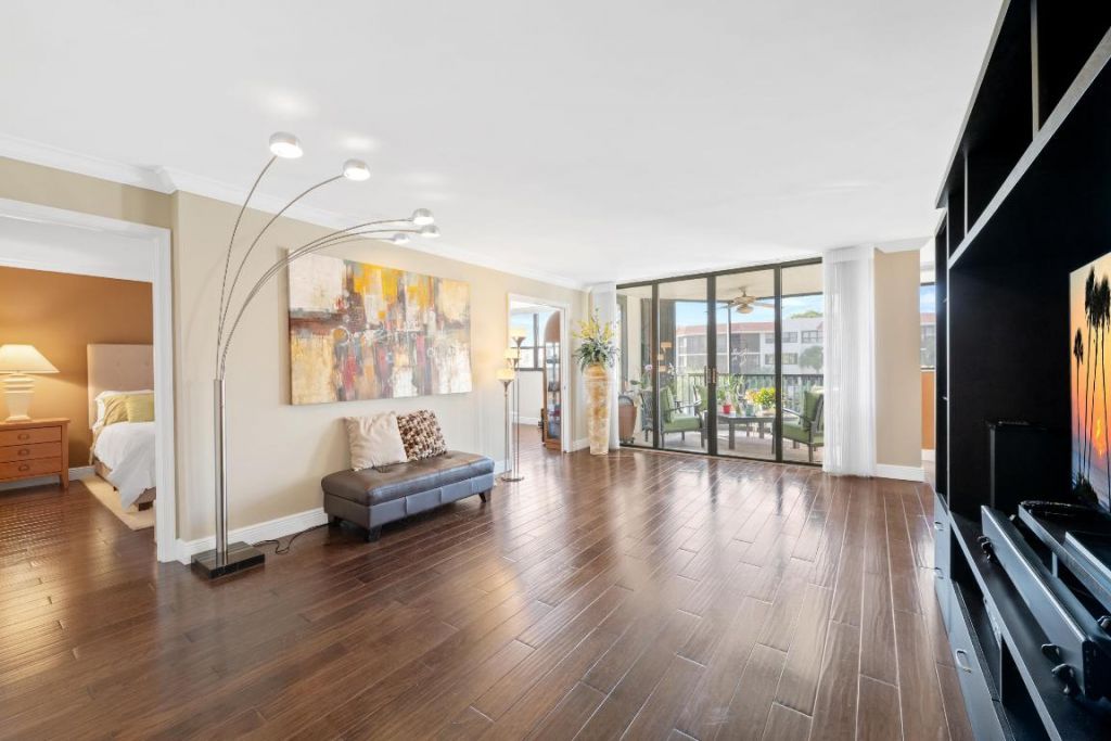 800 Jeffery Street, Unit 303, Boca Raton, FL 33487 Photo