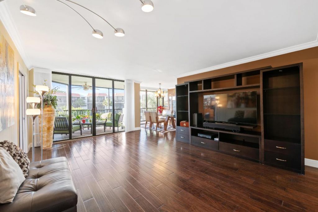 800 Jeffery Street, Unit 303, Boca Raton, FL 33487 Photo