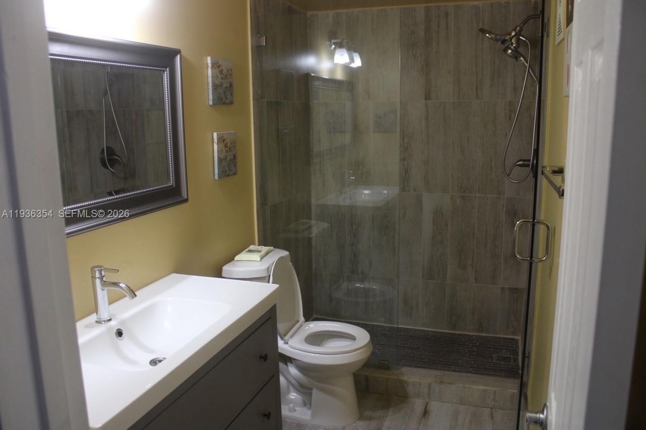 8925 Springtree Lakes Dr , Sunrise, FL 33351 Photo