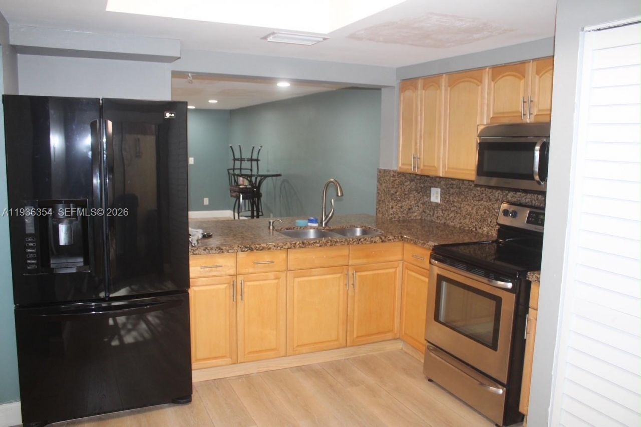 8925 Springtree Lakes Dr , Sunrise, FL 33351 Photo