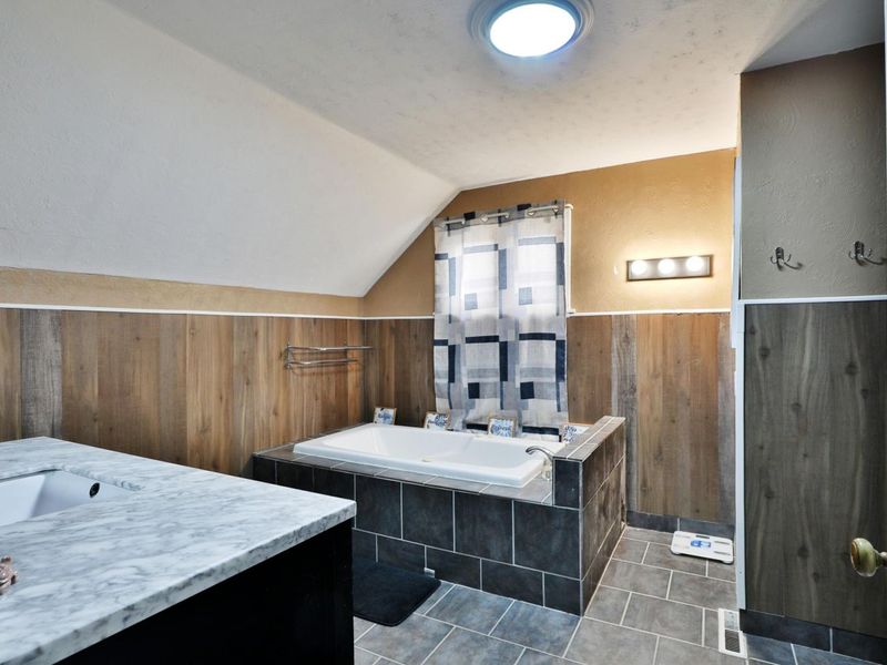 404 Old Village Road, Columbus, OH 43228 Photo 28