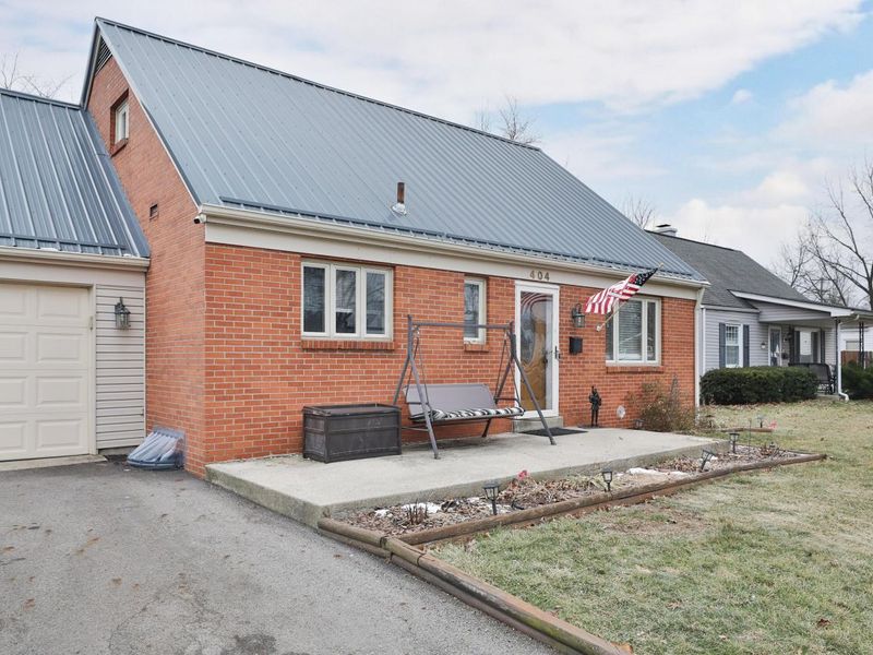 404 Old Village Road, Columbus, OH 43228 Photo 3