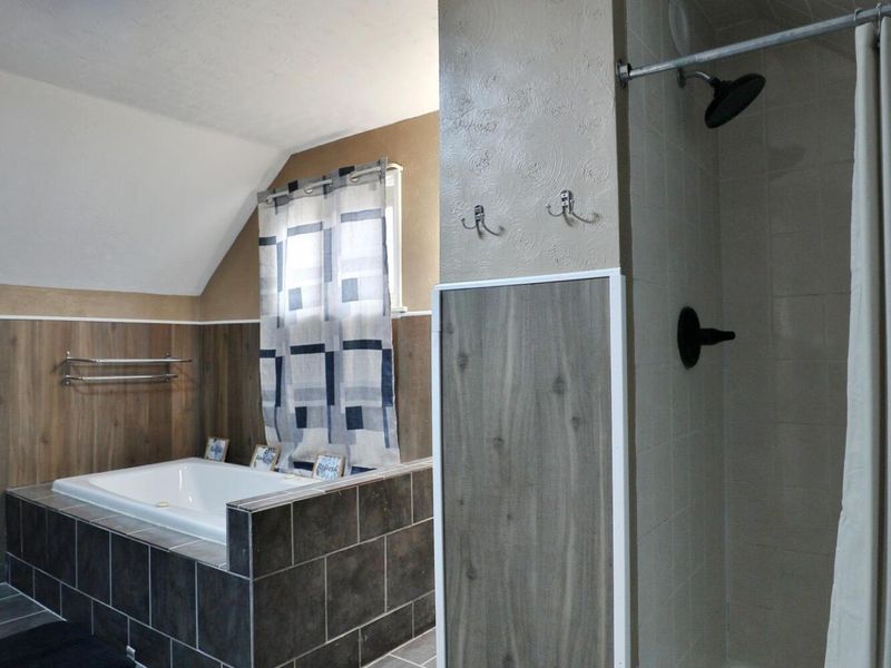 404 Old Village Road, Columbus, OH 43228 Photo 31