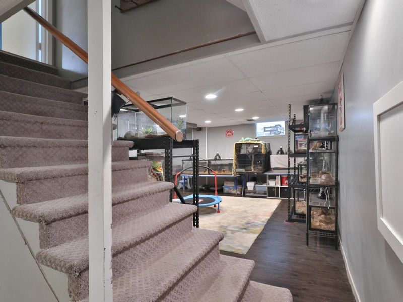 404 Old Village Road, Columbus, OH 43228 Photo 32