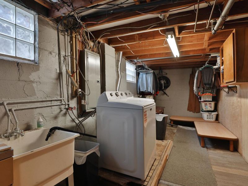 404 Old Village Road, Columbus, OH 43228 Photo 36