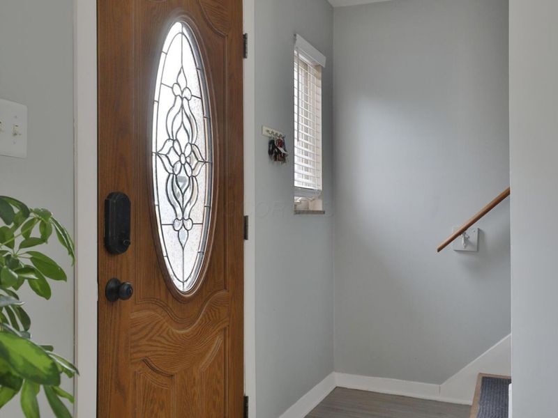 404 Old Village Road, Columbus, OH 43228 Photo 4