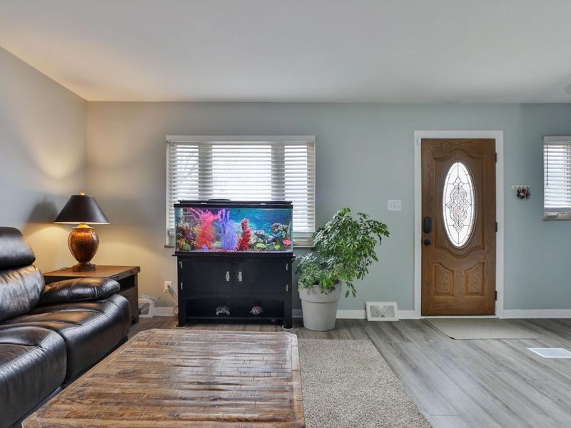 404 Old Village Road, Columbus, OH 43228 Photo 7