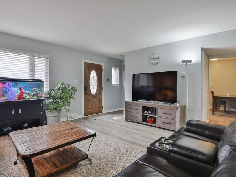 404 Old Village Road, Columbus, OH 43228 Photo 8