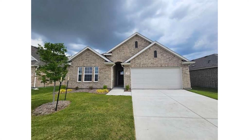 129 John Laurens Drive, Venus, TX 76084 Main Photo