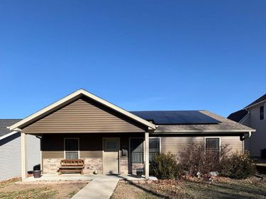 2035 CHESTNUT Street, Quincy, IL 62301