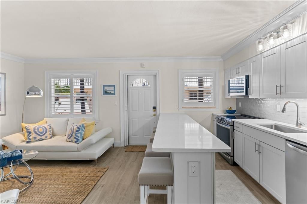 980 7th Ave S, Unit 102, Naples, FL 34102 Photo