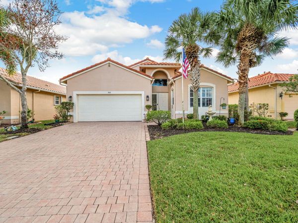 305 NW Springview Loop, Port St. Lucie, FL 34986