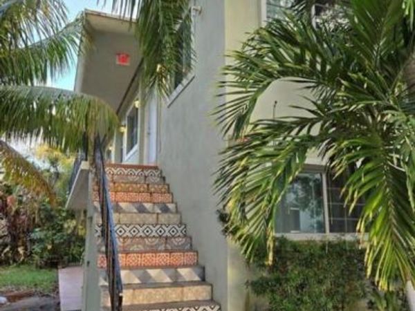 7025 Rue Granville, Miami Beach, FL 33141