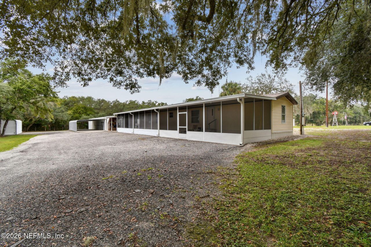 135 Lake Como Drive, Pomona Park, FL 32181 Photo