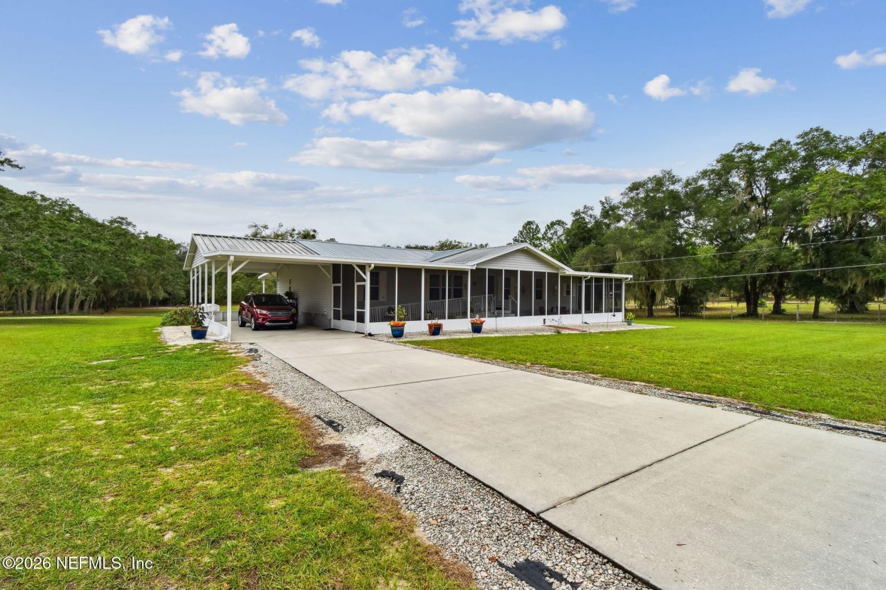 135 Lake Como Drive, Pomona Park, FL 32181 Photo