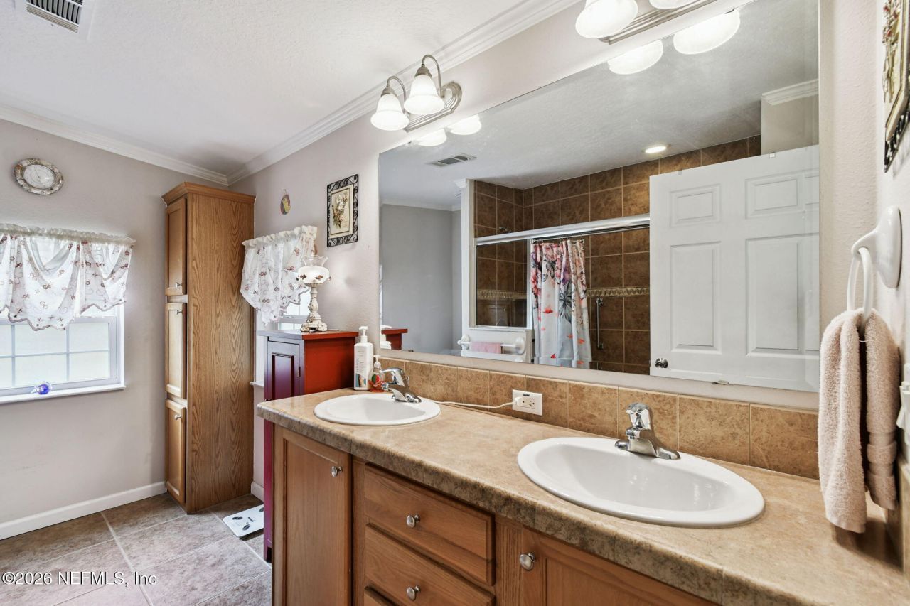 135 Lake Como Drive, Pomona Park, FL 32181 Photo