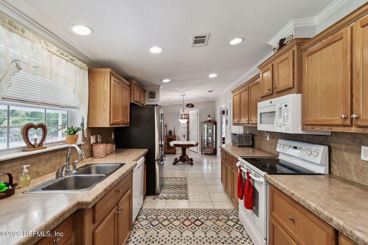 135 Lake Como Drive, Pomona Park, FL 32181 Photo