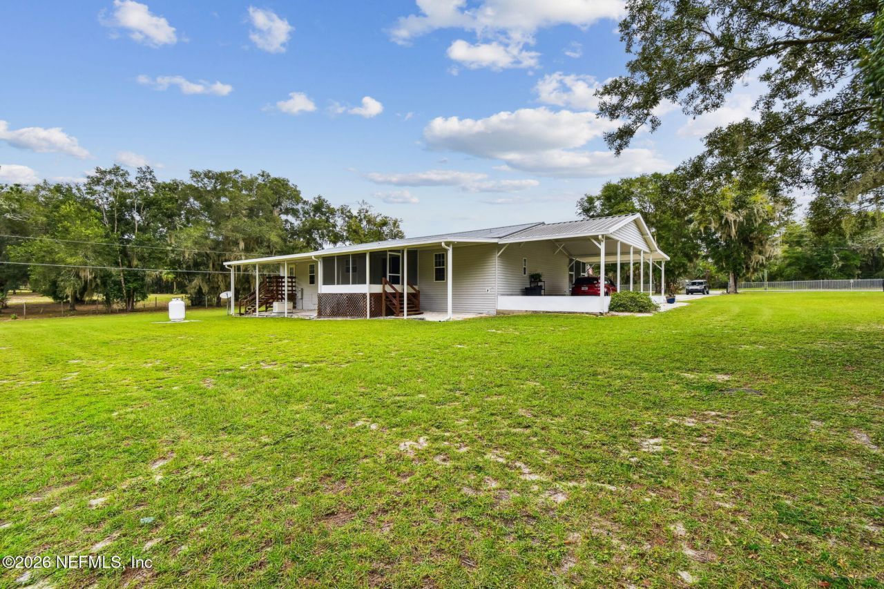 135 Lake Como Drive, Pomona Park, FL 32181 Photo