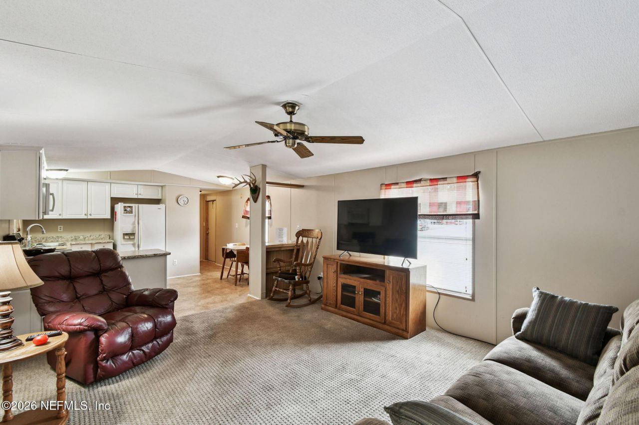 135 Lake Como Drive, Pomona Park, FL 32181 Photo