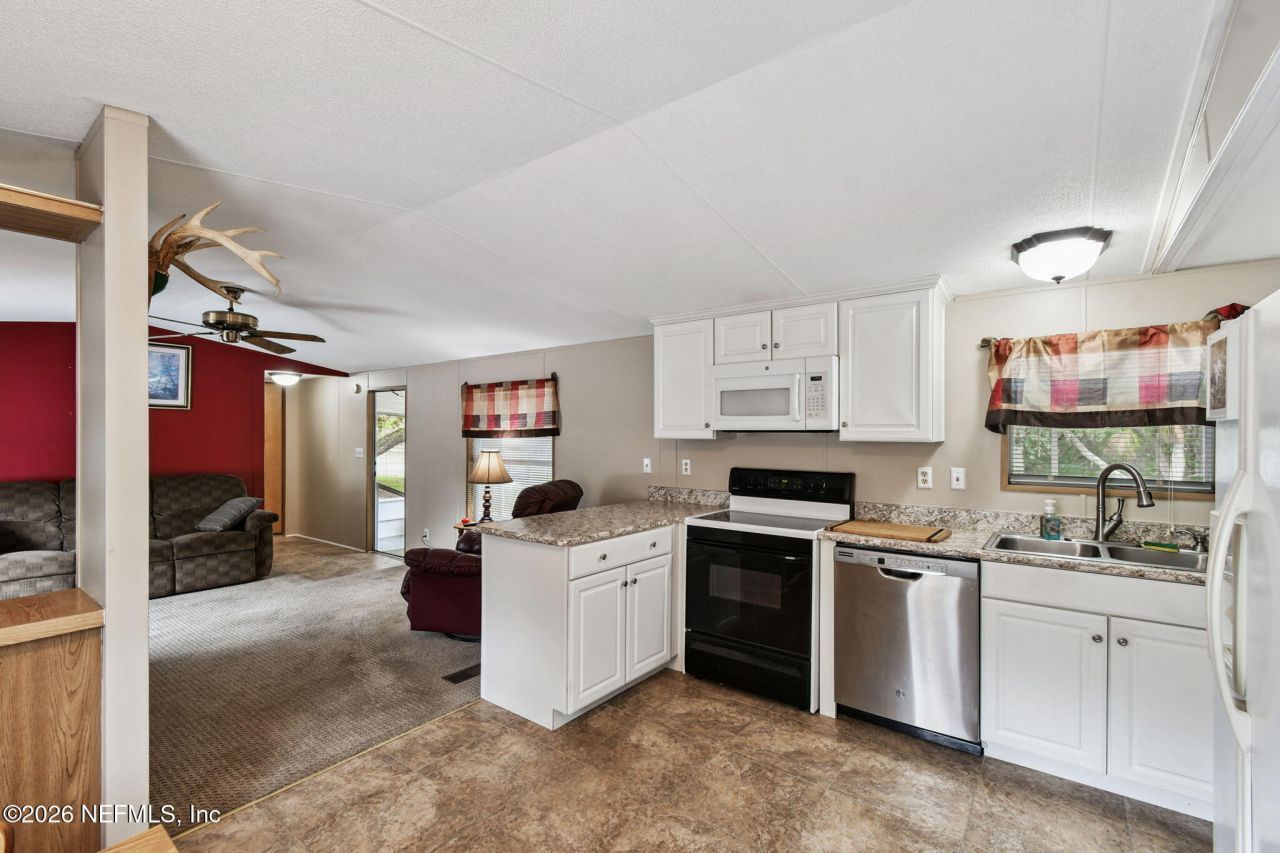 135 Lake Como Drive, Pomona Park, FL 32181 Photo