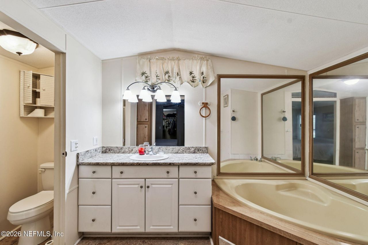 135 Lake Como Drive, Pomona Park, FL 32181 Photo