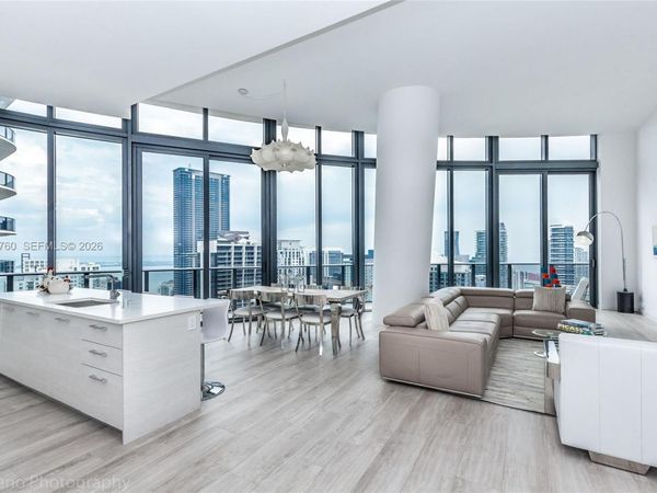 55 SW 9th St, Unit PH4603, Miami, FL 33130