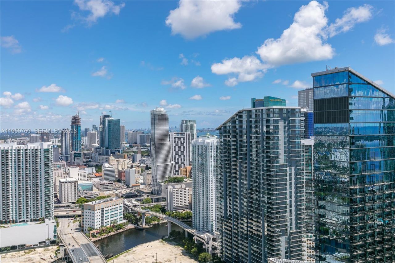 55 SW 9th St, Unit PH4603, Miami, FL 33130 Photo