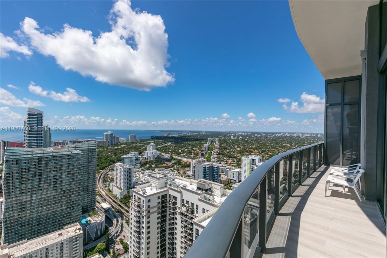 55 SW 9th St, Unit PH4603, Miami, FL 33130 Photo