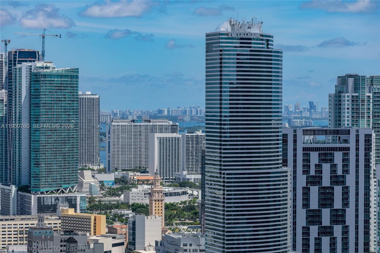 55 SW 9th St, Unit PH4603, Miami, FL 33130 Photo