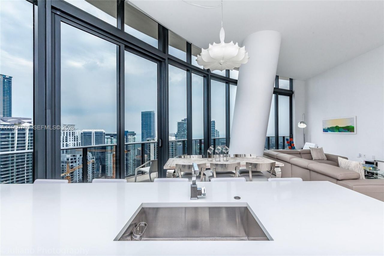 55 SW 9th St, Unit PH4603, Miami, FL 33130 Photo
