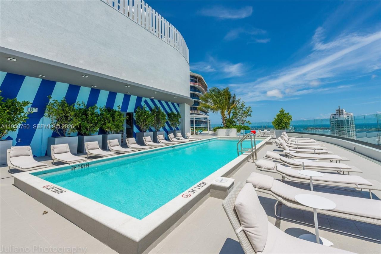 55 SW 9th St, Unit PH4603, Miami, FL 33130 Photo