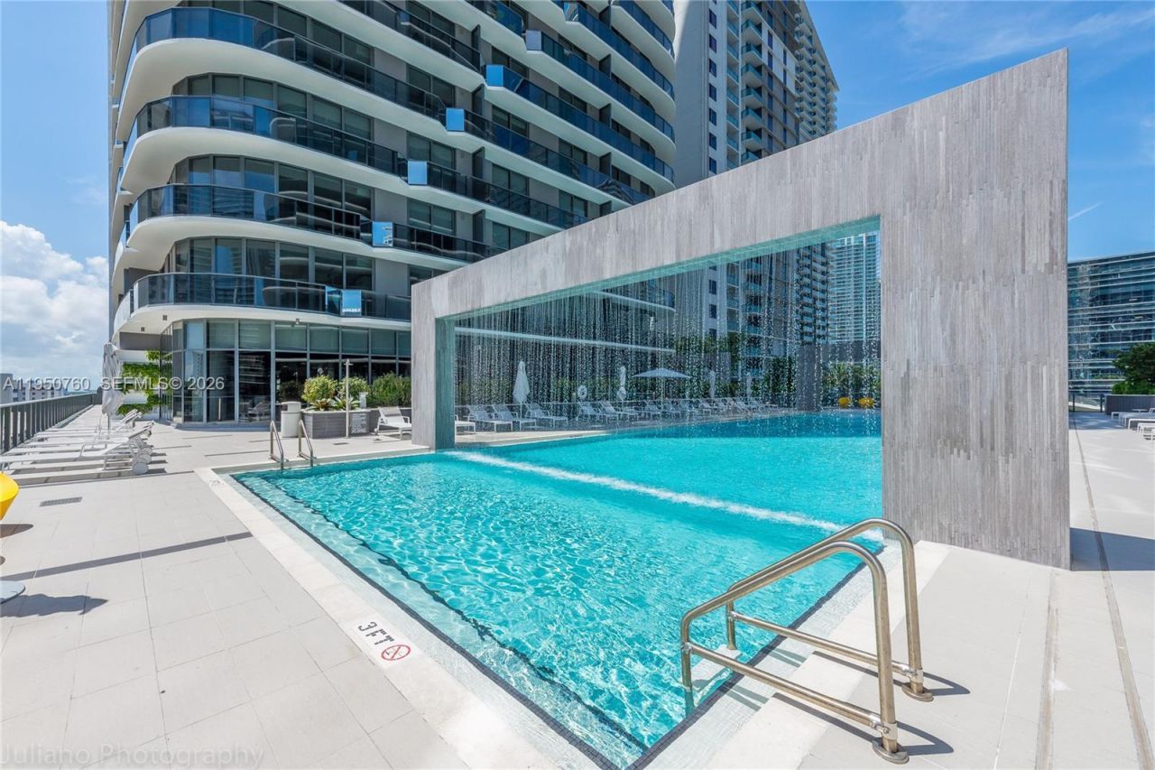 55 SW 9th St, Unit PH4603, Miami, FL 33130 Photo