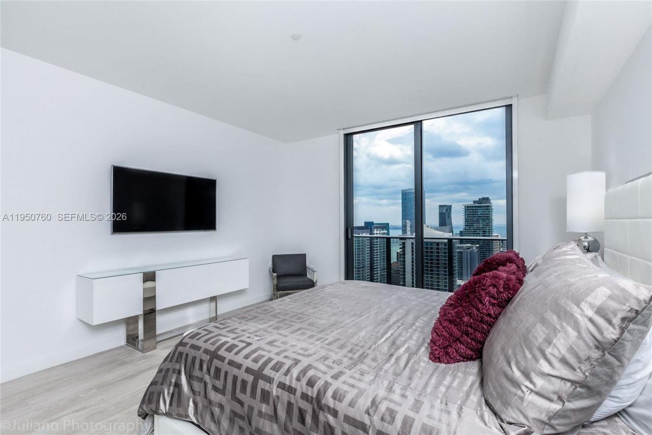 55 SW 9th St, Unit PH4603, Miami, FL 33130 Photo