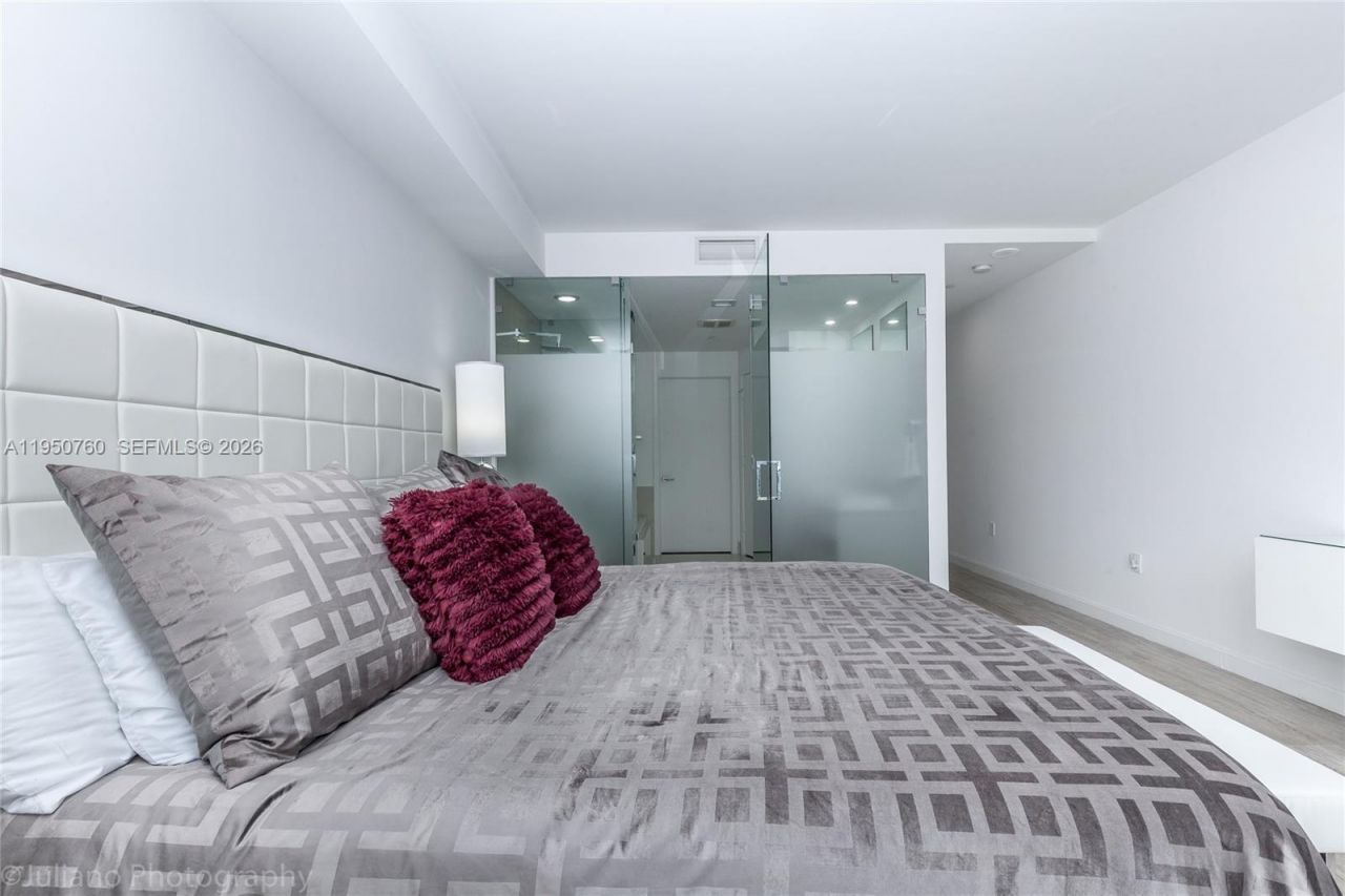 55 SW 9th St, Unit PH4603, Miami, FL 33130 Photo
