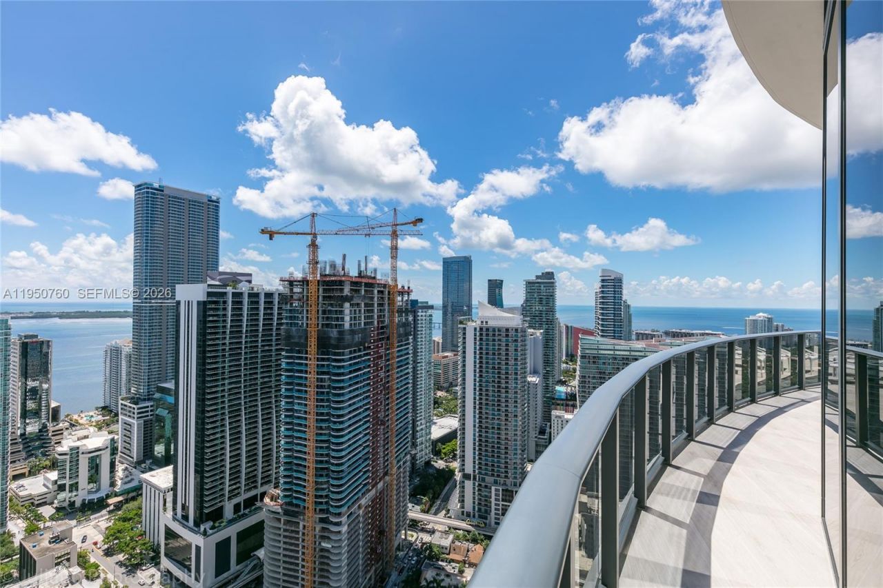55 SW 9th St, Unit PH4603, Miami, FL 33130 Photo