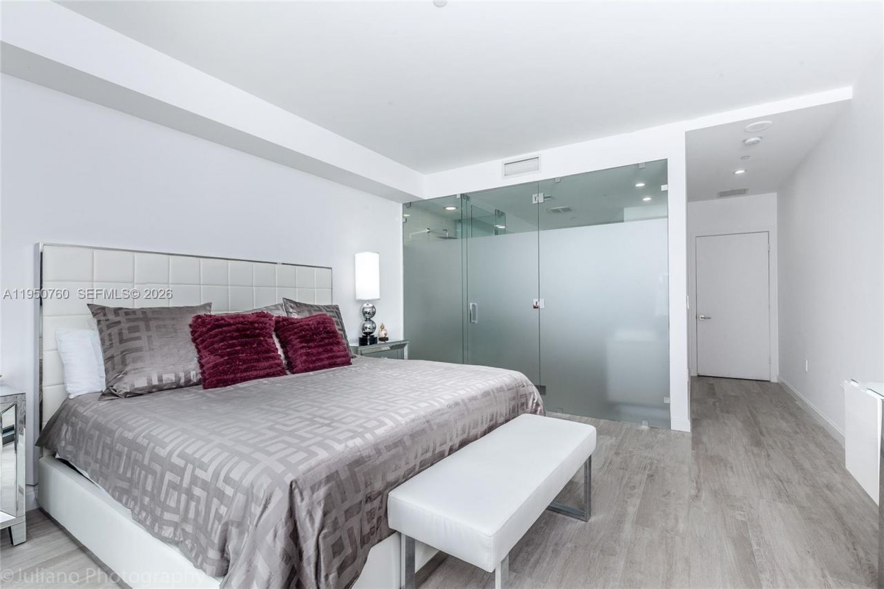 55 SW 9th St, Unit PH4603, Miami, FL 33130 Photo